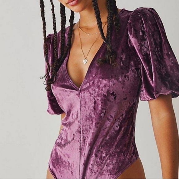 Free People Tops - NEW FREE PEOPLE VELVET PUFF SLEEVE BODYSUIT IN PURPLE SIZE XS